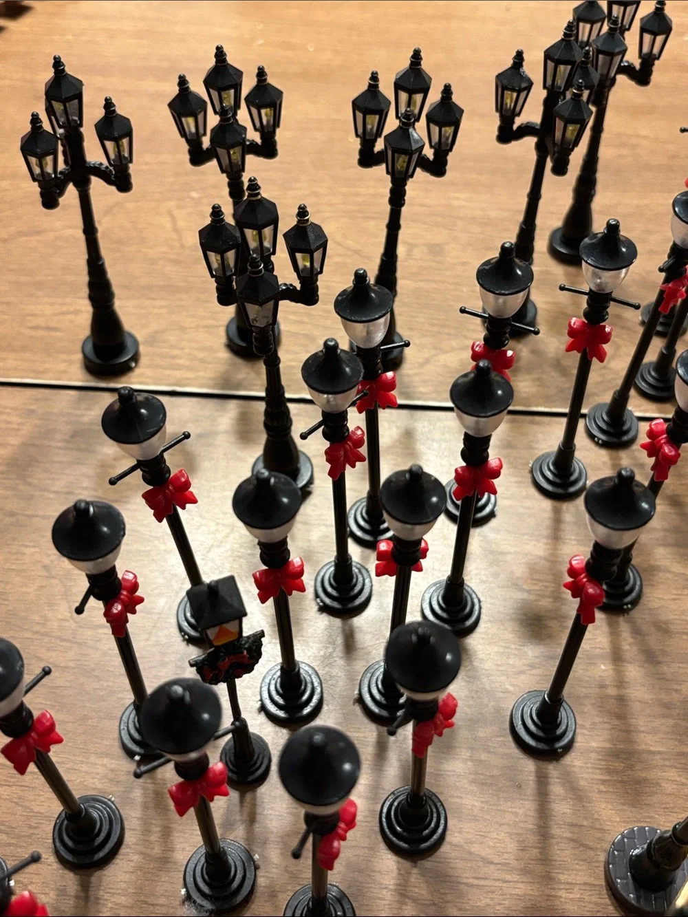 Holiday Black Street Lamp Miniatures with Red Bows DO NOT LIGHT UP